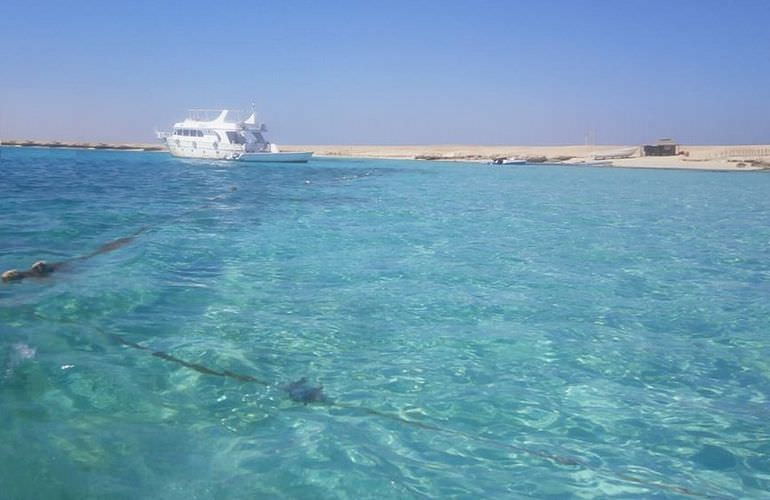 Exklusive El Gouna Bootstour: Privater Ausflug auf eine einsame Insel mit Schnorcheln