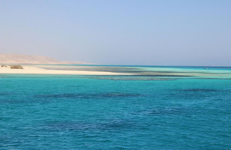 Exklusive El Gouna Bootstour: Privater Ausflug auf eine einsame Insel mit Schnorcheln
