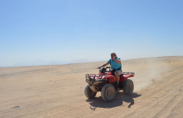 Kombi-Wüstentour in El Gouna: Quad, Jeep, Buggy und Kamelreiten