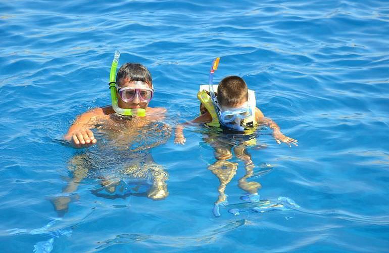 Ganztagestour von El Gouna zur Orange Bay Insel im großen Boot