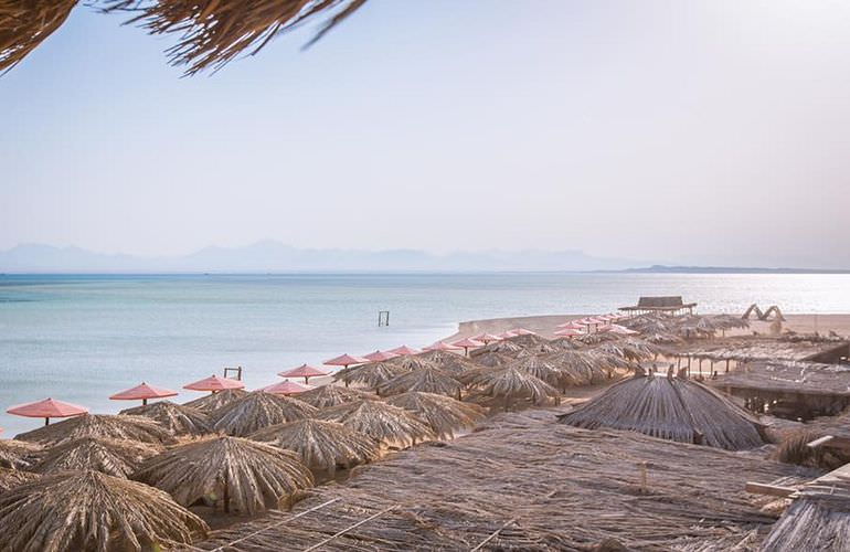 Ganztagestour von El Gouna zur Orange Bay Insel im großen Boot