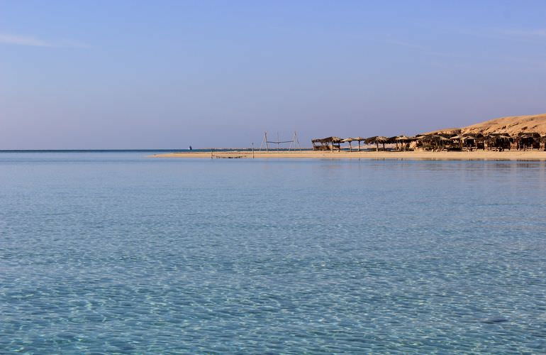 Ganztagestour von El Gouna zur Orange Bay Insel im großen Boot