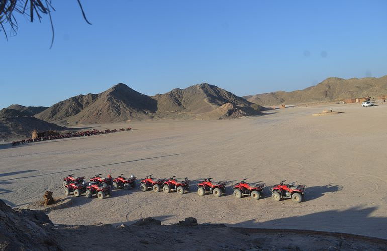 Quad Abenteuer in El Gouna: Private Tour durch die Wüste mit Abendessen