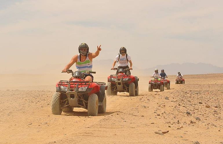 Quad Safari am Morgen durch die Wüste von El Gouna mit Kamelreiten