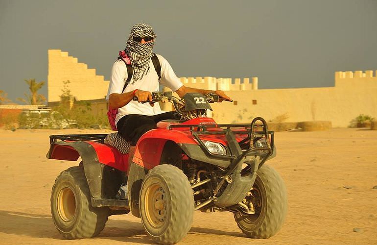 Quad Safari am Morgen durch die Wüste von El Gouna mit Kamelreiten