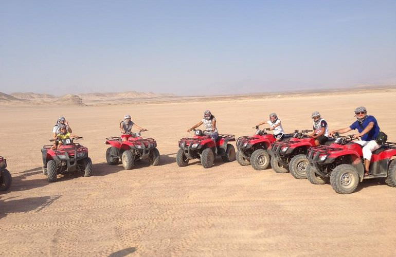 Quad Safari am Morgen durch die Wüste von El Gouna mit Kamelreiten